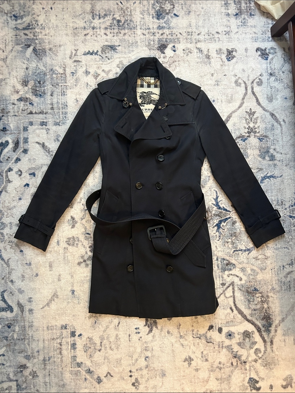 Burberry Sandringham Coat in Navy (US 6)